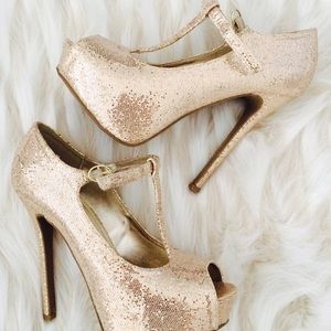 STEVE MADDEN Gold Heels
