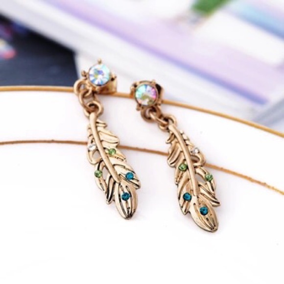 πHost PickπBeautiful feathers earrings - Picture 2 of 3