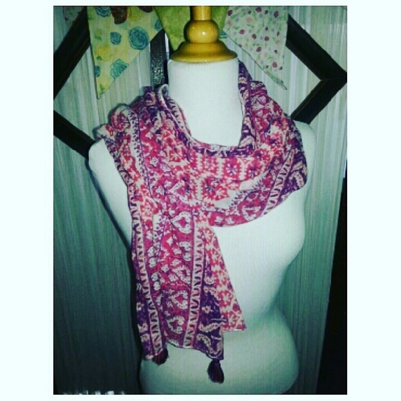 Tassled scarf for spring
