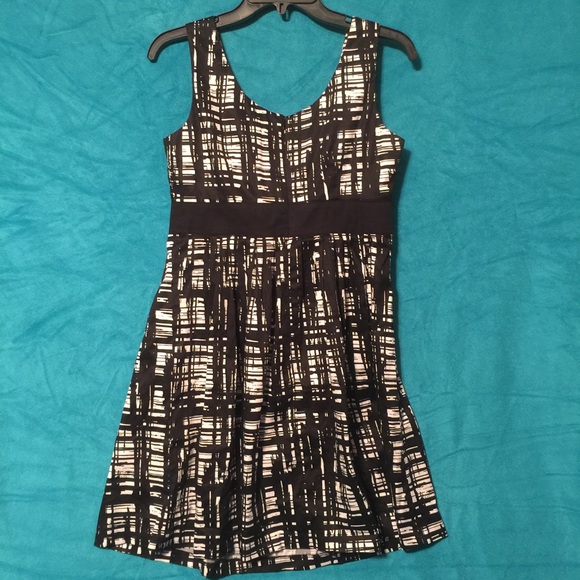 East 5th Sz 6P dress black/white sun sleeveless - Picture 4 of 4