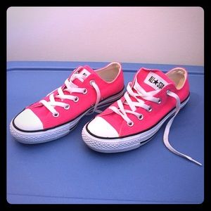 Like new converse, hot pink.. Size 6