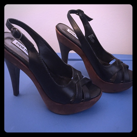 Steve Madden.. Brand new.. Wooden pumps