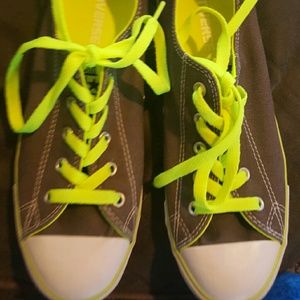 Converse size 8