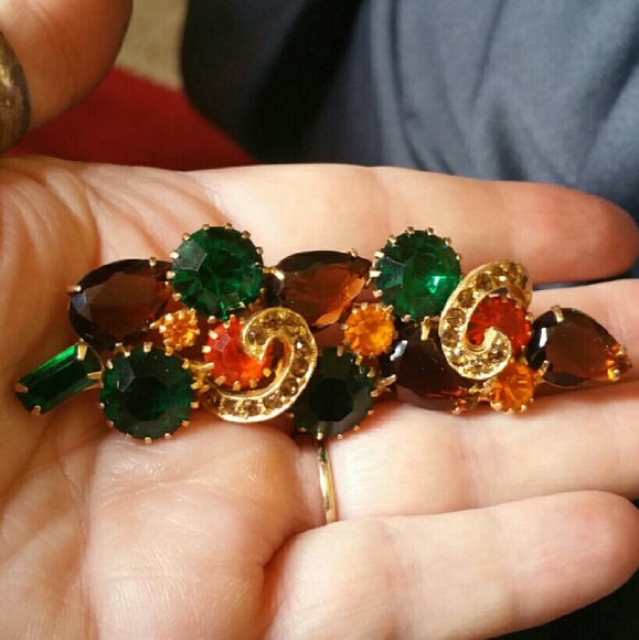 34.  Beautiful vintage rhinestone juliana pin