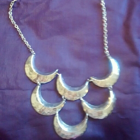 pretty silver tone necklace