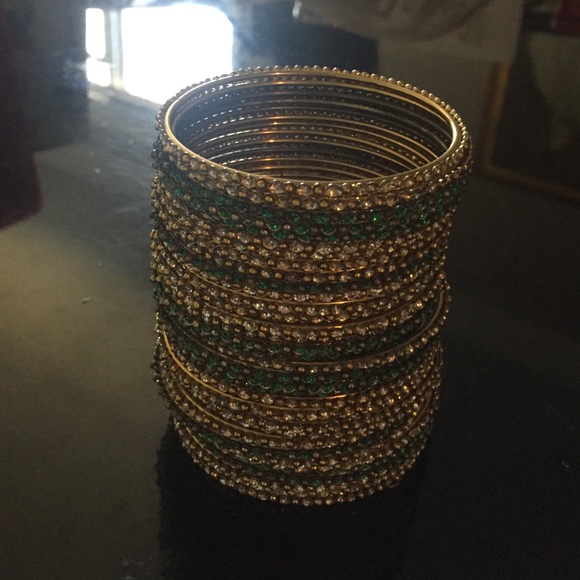 23 silver/green stackable bracelets - Picture 2 of 4