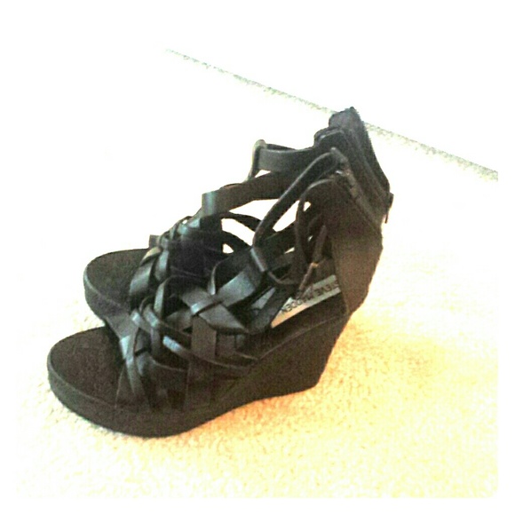 Steve madden strappy wedges