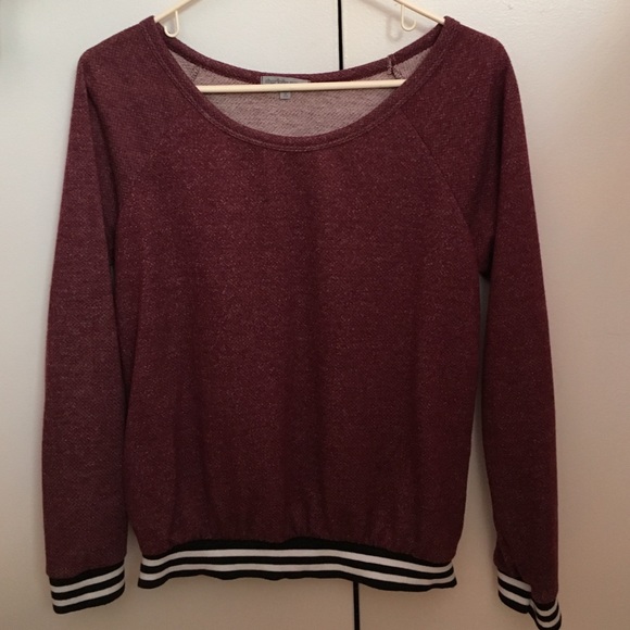 very cute maroon sweatshirt!