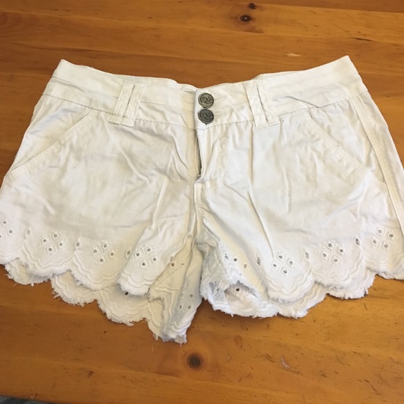 White BKE casuals shorts