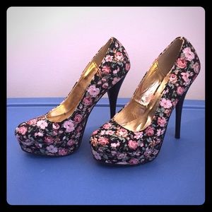 Brand new flowered heals.. Size 6