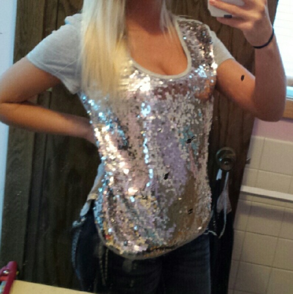Jennifer Lopez sequined gray top