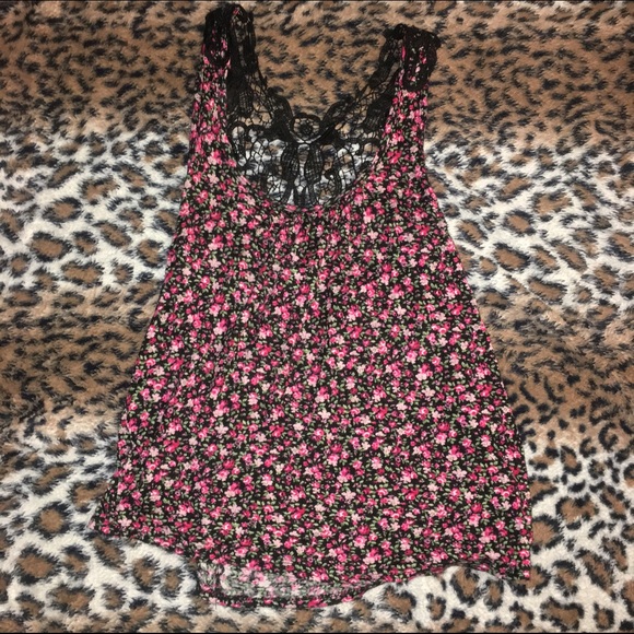 Windsor floral top🔹