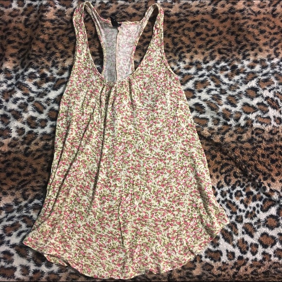 Beautiful floral top 🔹