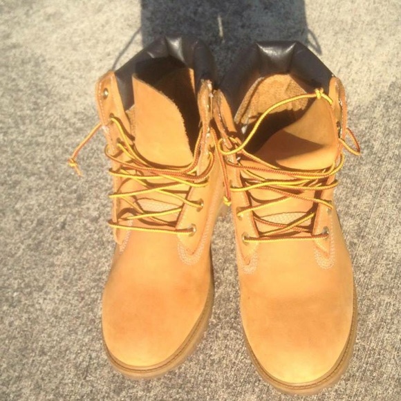 🚨SOLD! 🚨Wheat Timberlands Big Kids Size 6