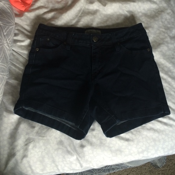 Semi high waist shorts