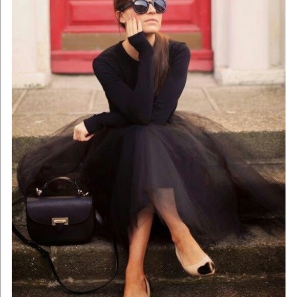 Forever 21 Dresses & Skirts - Puffy playful tulle black skirt