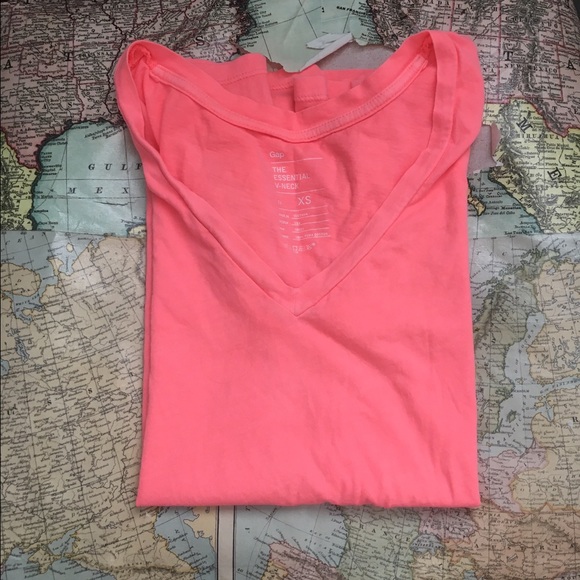 Essential V-Neck - Picture 1 of 1