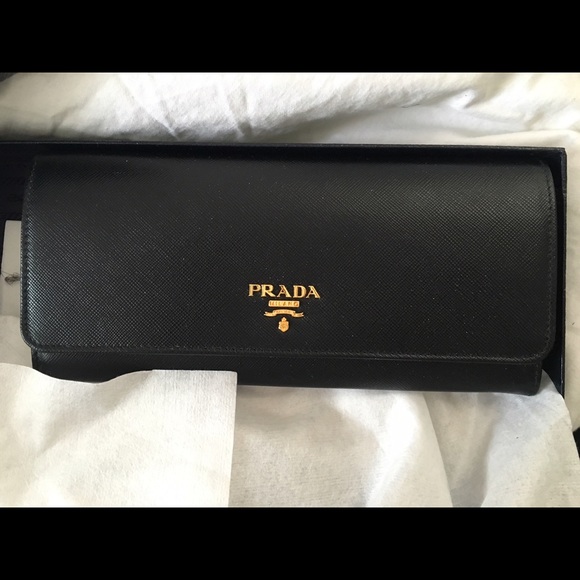 Authentic Prada Saffiano Wallet On Chain