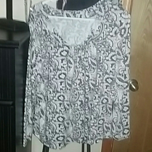 SALE!!!ALL BLOUSES ENTIRE CLOSET TODAY 10.00