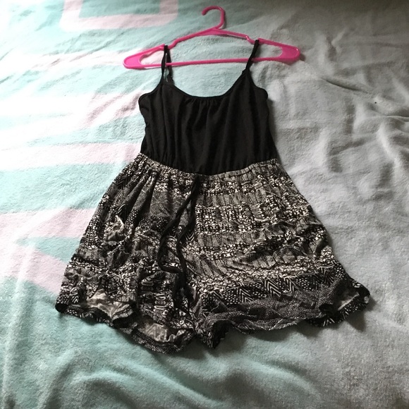 Romper - Picture 1 of 4