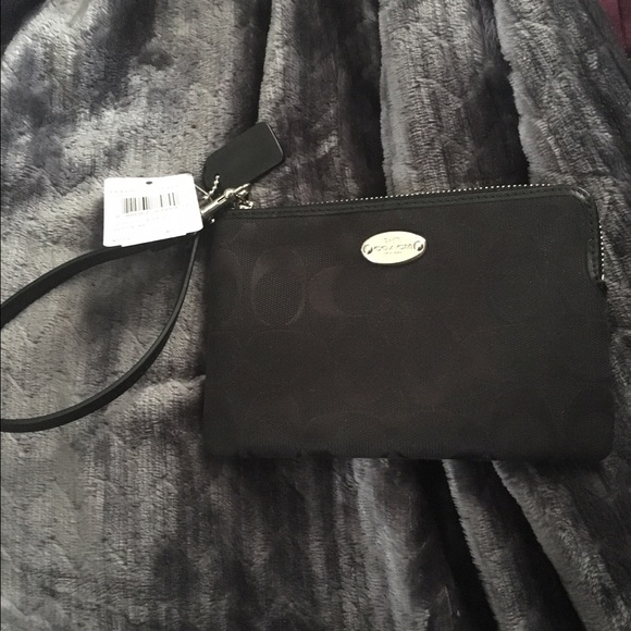 Coach Handbags - Coach wristlet/wallet