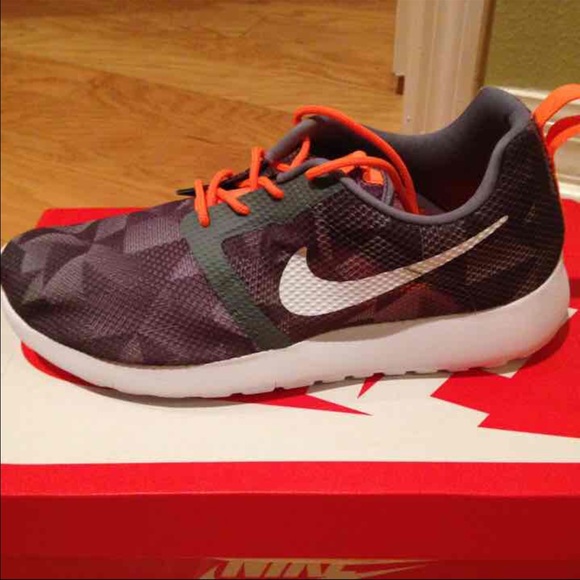 Nike roshes!