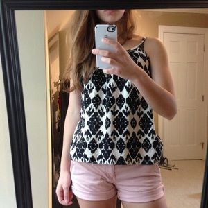 ⚫️⚪️Black and White Patterned Top ⚪️⚫️