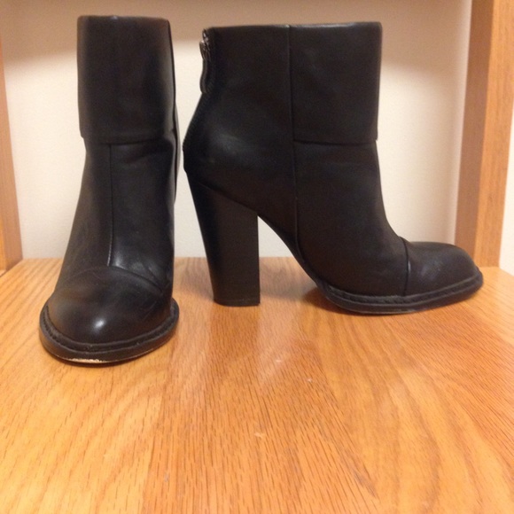 Chinese Laundry Elise black heeled booties