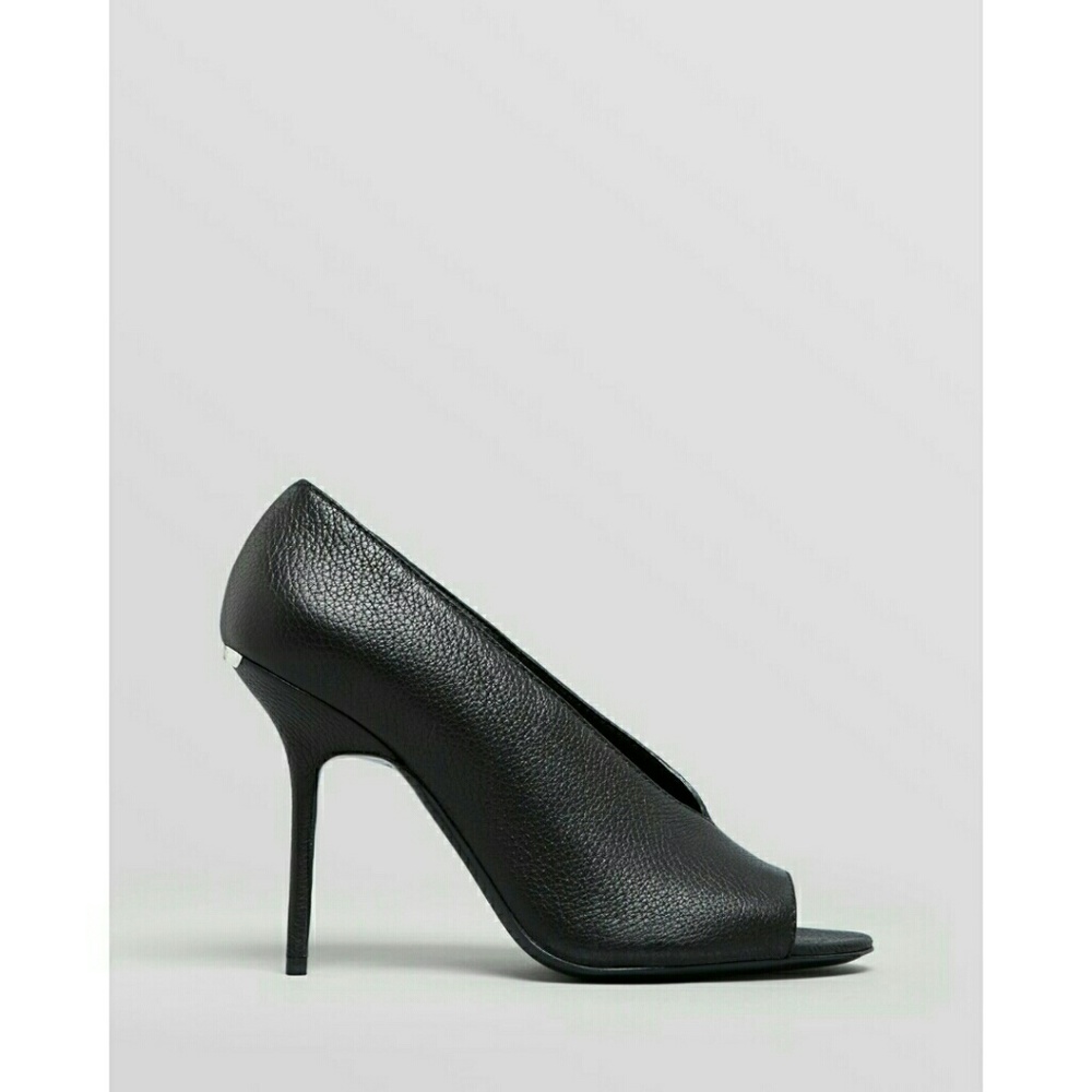SOLD! Burberry Haydons Leather Peep Toe Pumps - Picture 2 of 8