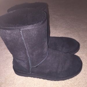 Short black UGGs