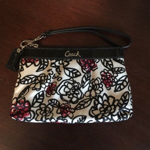 Coach Poppy Wristlet NWOT