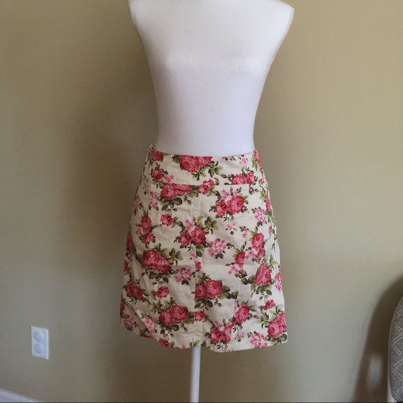 Firm price🎉Floral skirt