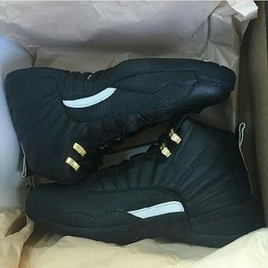 Im selling a pair of jordan 12's (The masters)