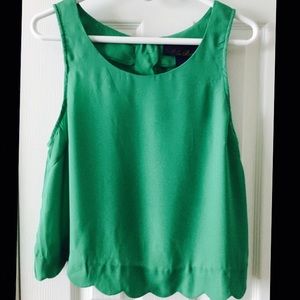 Kelly green scalloped hem and back top size Large