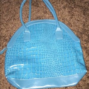 Faux leather reptile handbag 👜