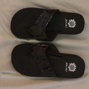 Brown size 8 flip flops