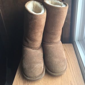 Suede Bearpaw boots with sheepskin wool lining.