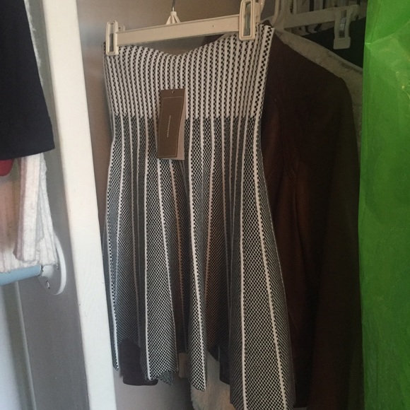 🔴SOLD🔴 Francesca's collections brand NEW skirt - Picture 2 of 4