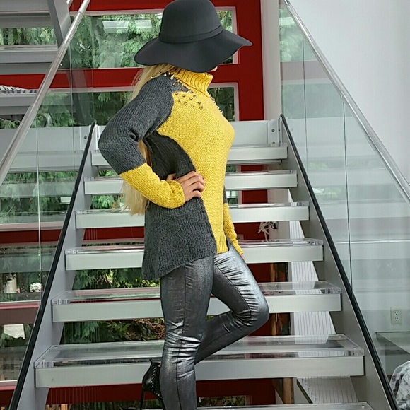 💋LAST 1💋HIGH LOW TURTLENECK SWEATER NWT - Picture 3 of 4