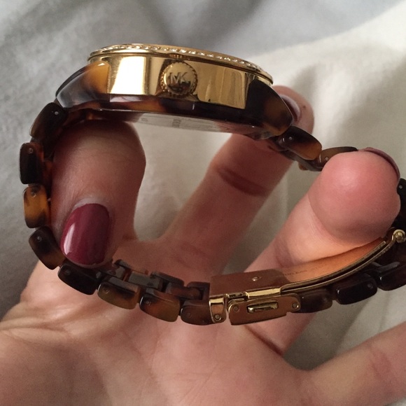 Beautiful Tortoise Gold Michael Kors Watch - Picture 3 of 4
