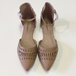 BRAND NEW Nude/ brown cutout detail pointy flats!