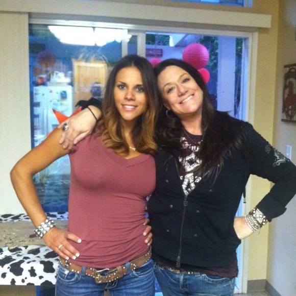 Meet your Posher, Laura - Picture 1 of 1