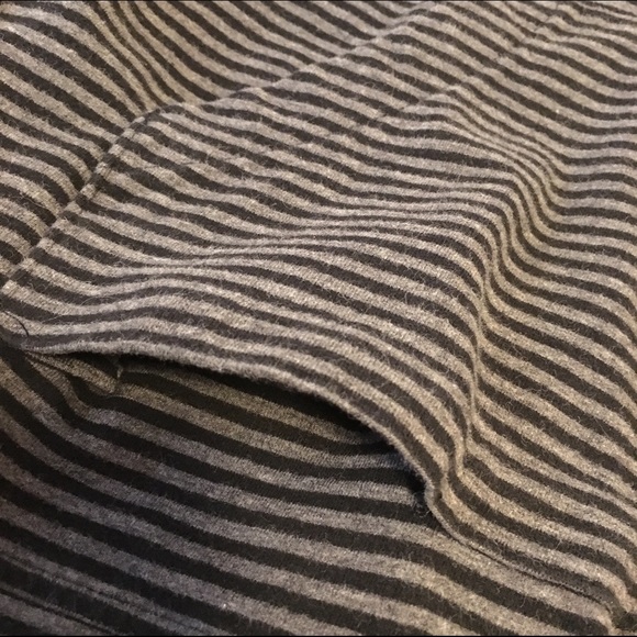 Gap Body zip up hoodie black and dark gray - Picture 3 of 3