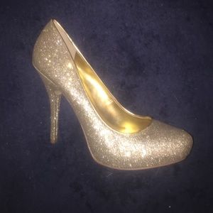 Guess - Gold Glitter Pumps size 9