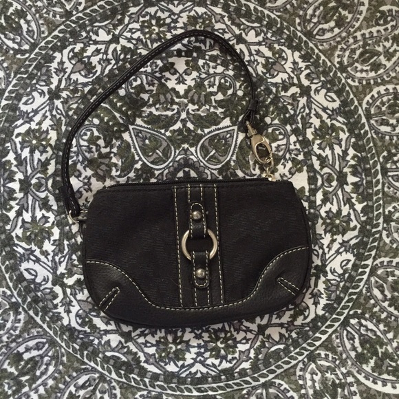 Black wristlet
