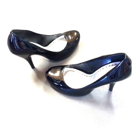 BCBG women's heels