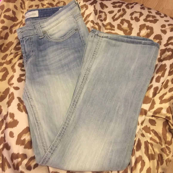 BKE Bootcut Light wash Londyn style jeans