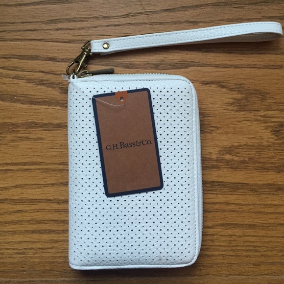 Bass Handbags - 🎉TGIF SALE🎉G.H. Bass wristlet. Brand new!!