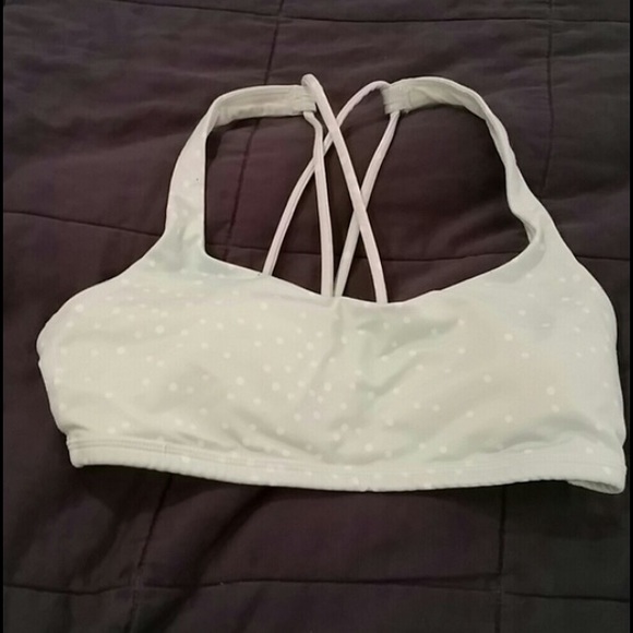 Lululemon free to be sports bra