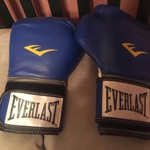 Women's Everlast Boxing Gloves